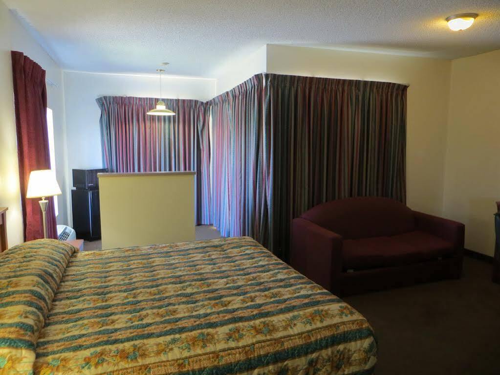 Riverside Inn & Suites Exterior foto